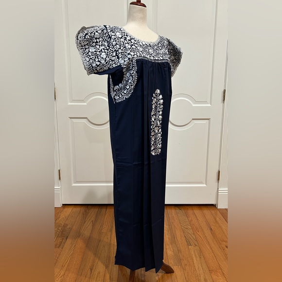 San Antonino Maxi Dress,Oaxaca Mexican dress.Hand Embroidered with Silk Threads. - Picture 7 of 10